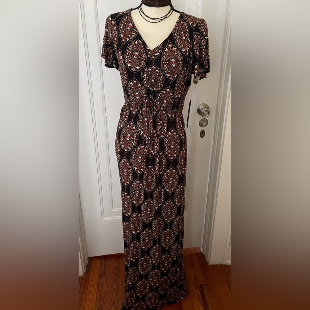 NWT As U Wish Black Maxi Retro Print With Flutter Sleeves and Back Slit Size M